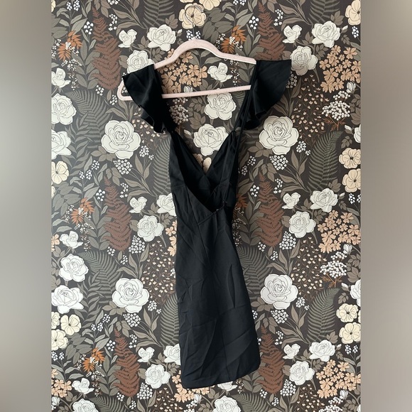 NWOT About Us Gianni Flutter Sleeve Dress size small - Picture 4 of 5